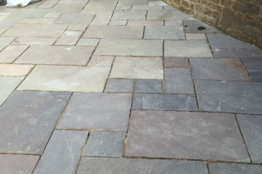 Colour variation between paving packs