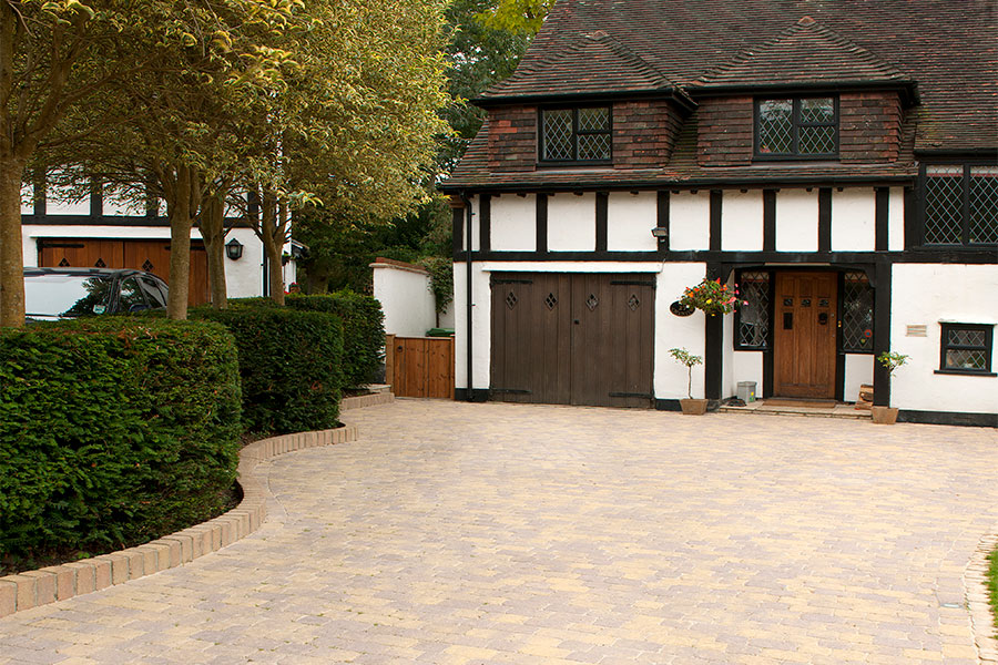 Brett Aura block paved driveway looks fantastic in front of this period property